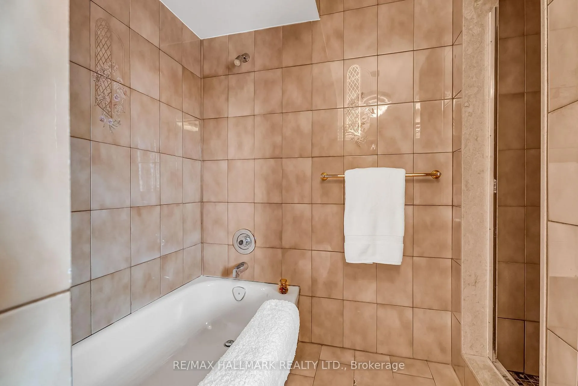 Photo 33 of 415 Wycliffe Avenue, Vaughan, Islington Woods — HOMEH