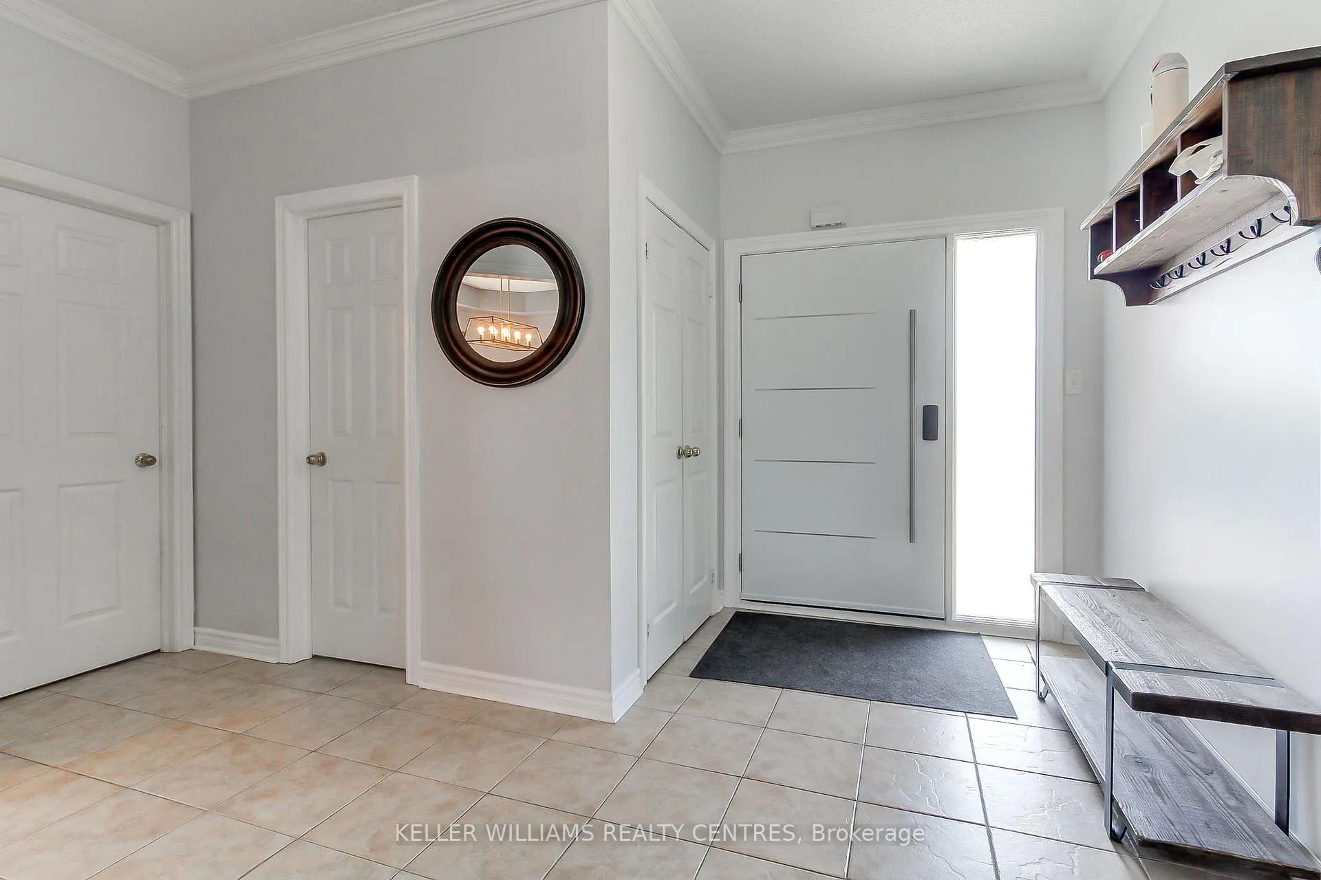 Photo 3 of 18 Oakside Court, Barrie, Ardagh — HOMEH
