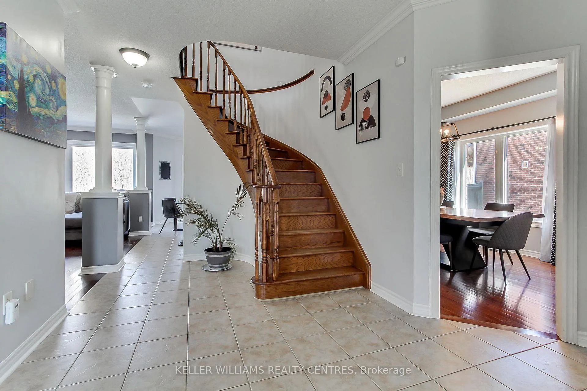 Photo 4 of 18 Oakside Court, Barrie, Ardagh — HOMEH
