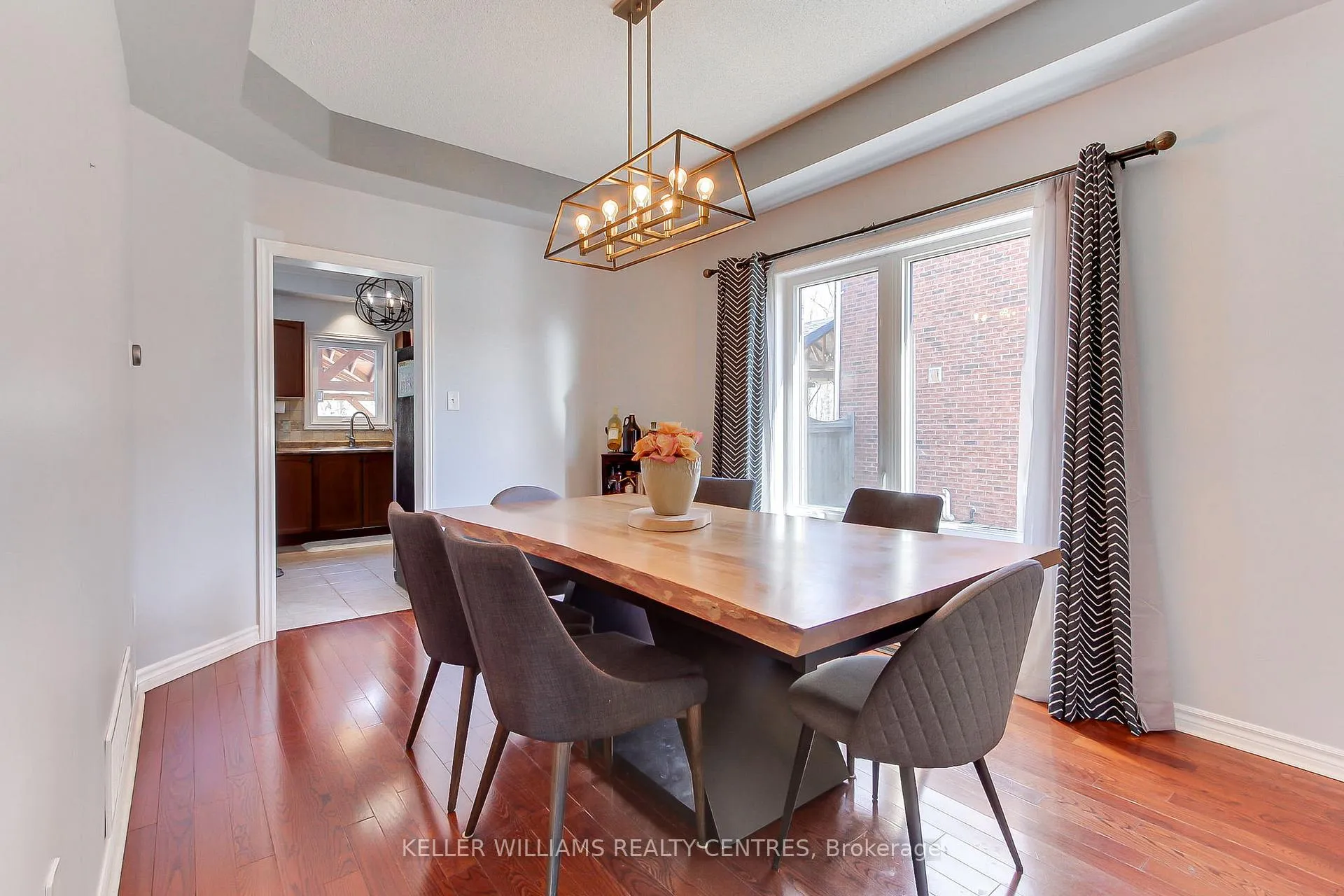 Photo 5 of 18 Oakside Court, Barrie, Ardagh — HOMEH