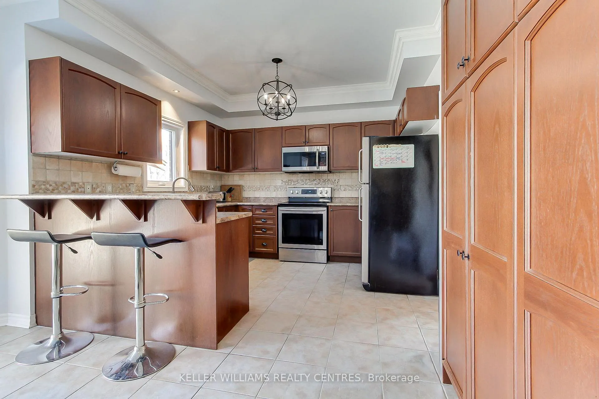 Photo 6 of 18 Oakside Court, Barrie, Ardagh — HOMEH