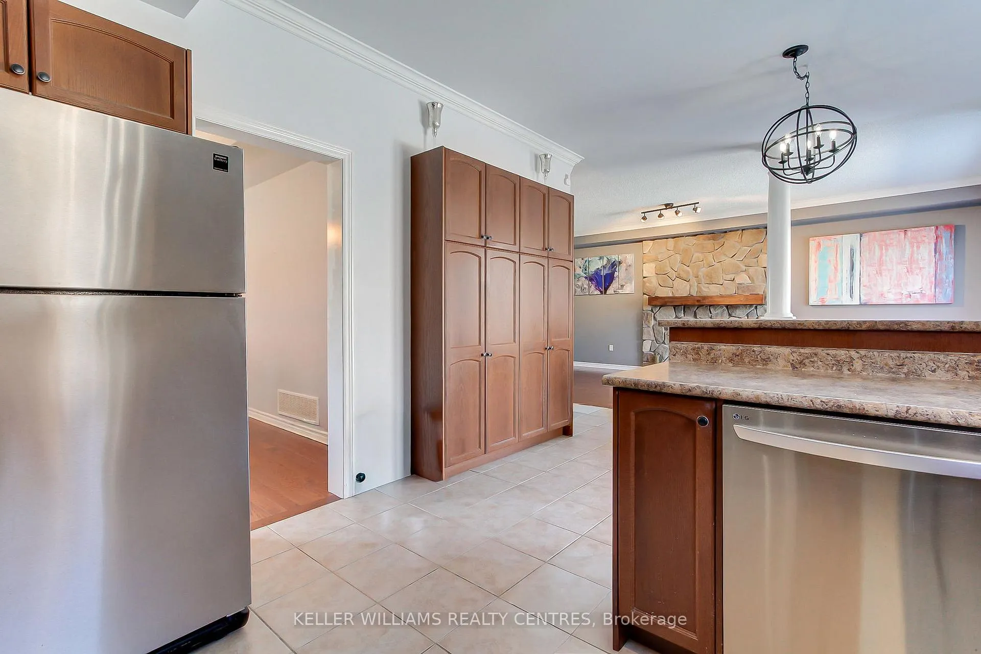 Photo 8 of 18 Oakside Court, Barrie, Ardagh — HOMEH