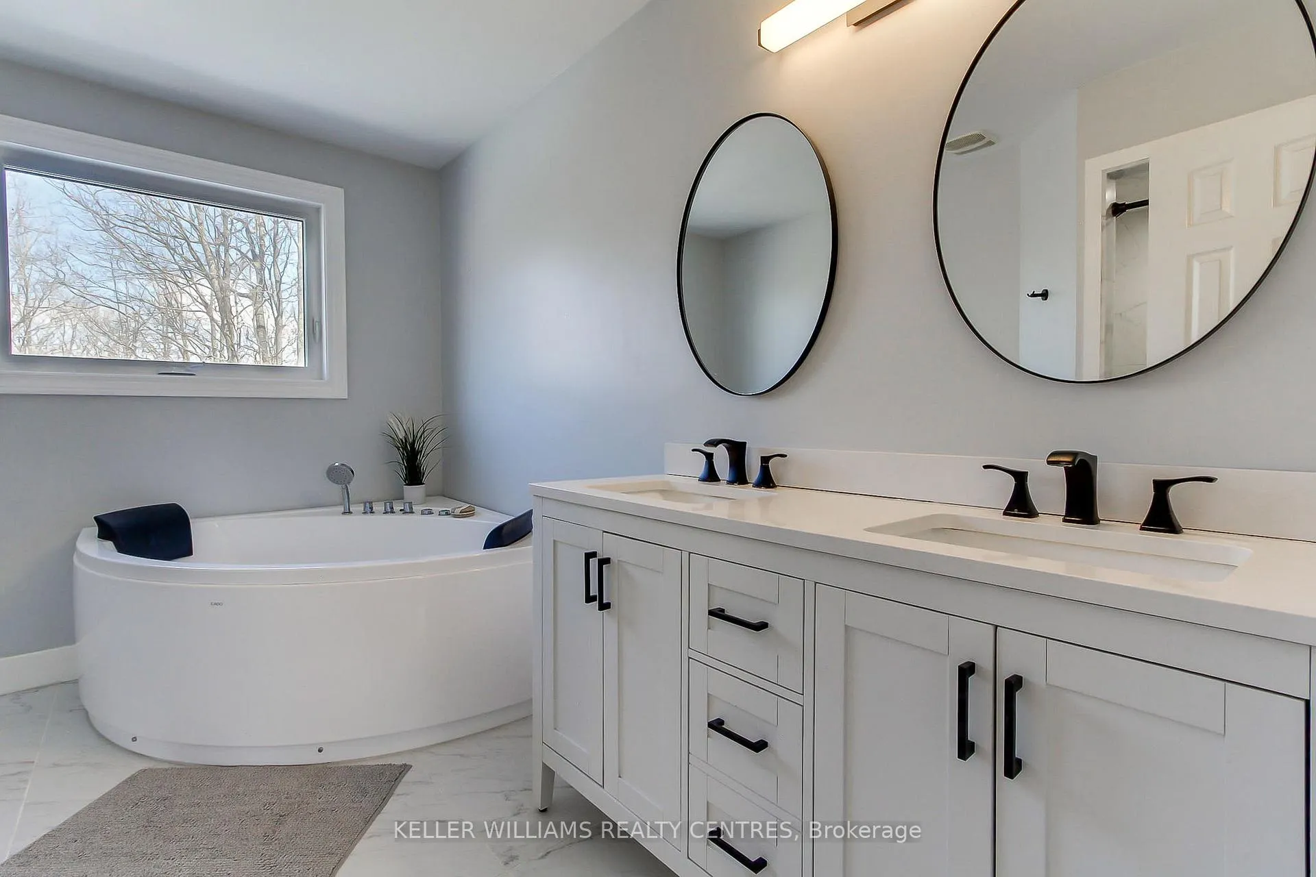 Photo 23 of 18 Oakside Court, Barrie, Ardagh — HOMEH