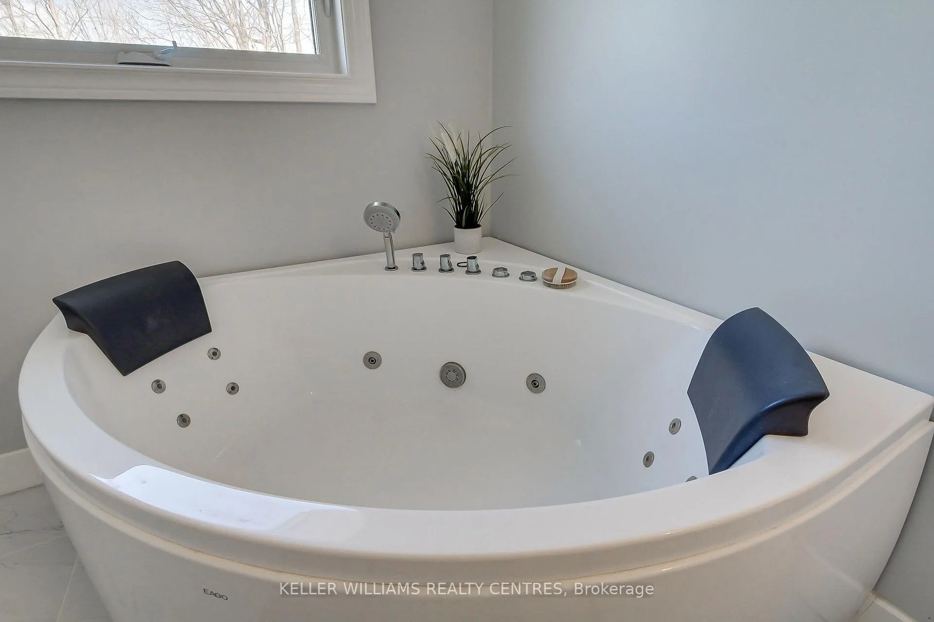 Photo 24 of 18 Oakside Court, Barrie, Ardagh — HOMEH