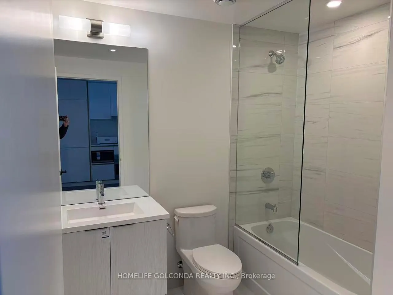 Photo 4 of Unit 5208, 8 Interchange wy, Vaughan, Vaughan Corporate Centre — HOMEH