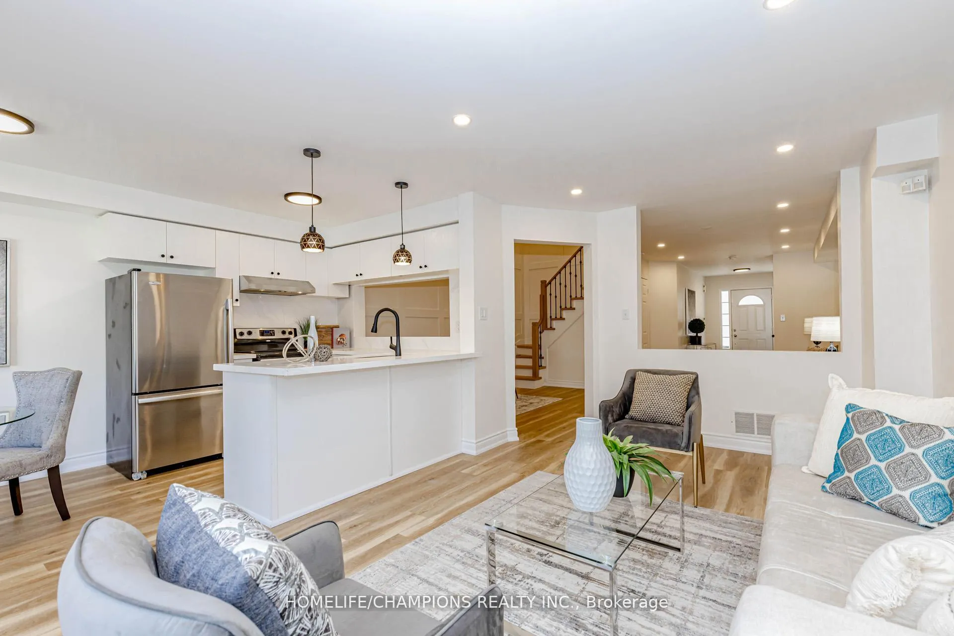 Photo 7 of 27 Tasker Crescent, Ajax, Central — HOMEH
