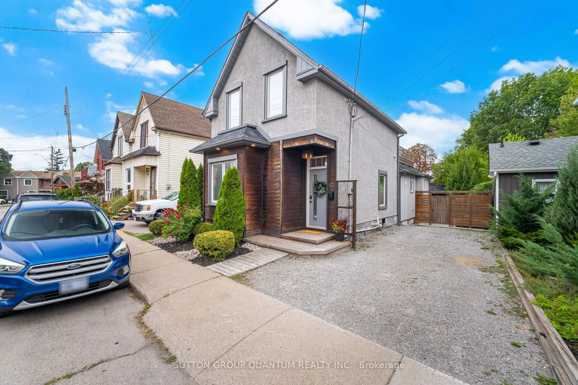 Photo 2 of 43 Woodbine Crescent E, Hamilton, Strathcona — HOMEH