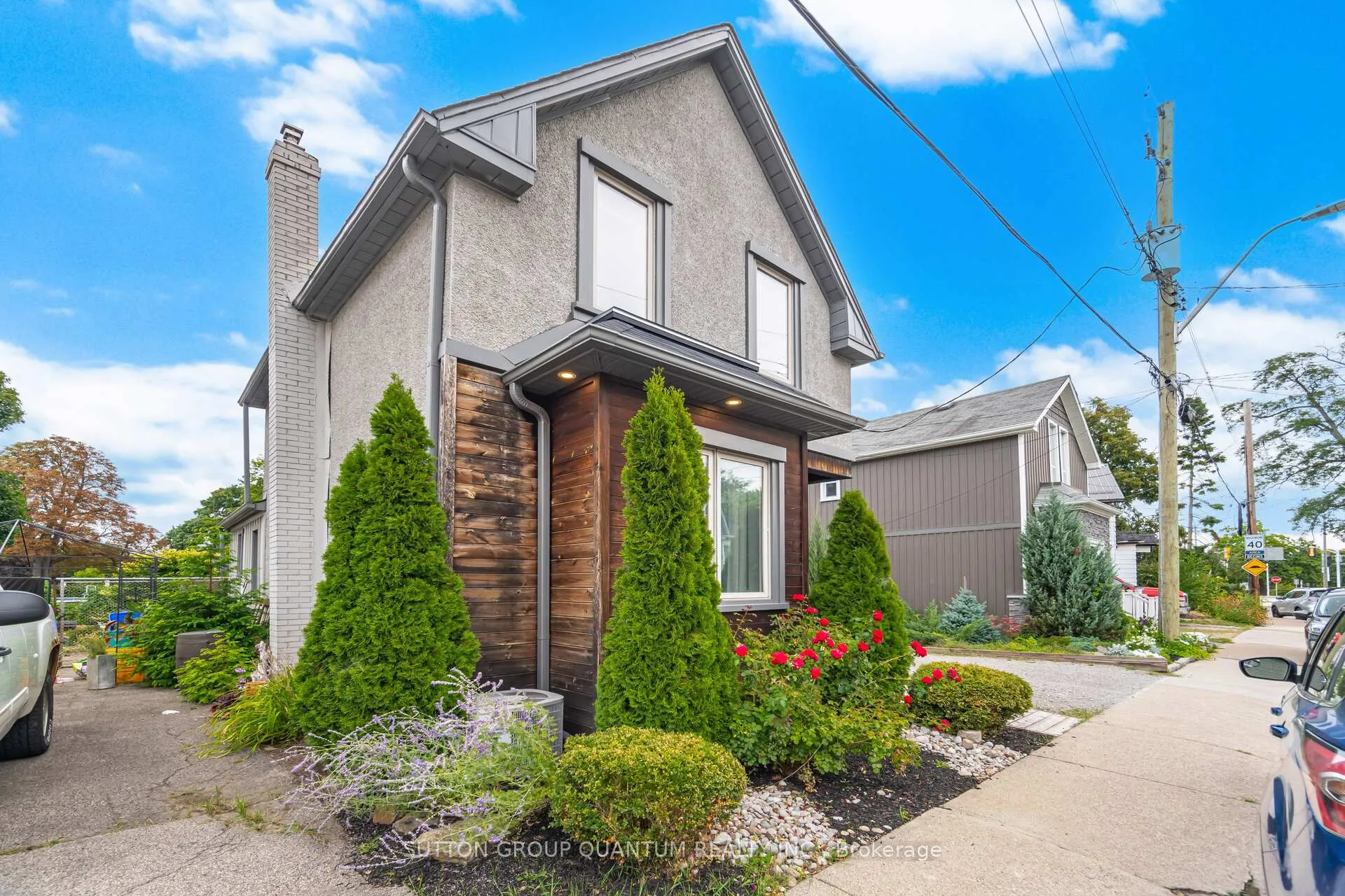 Photo 3 of 43 Woodbine Crescent E, Hamilton, Strathcona — HOMEH