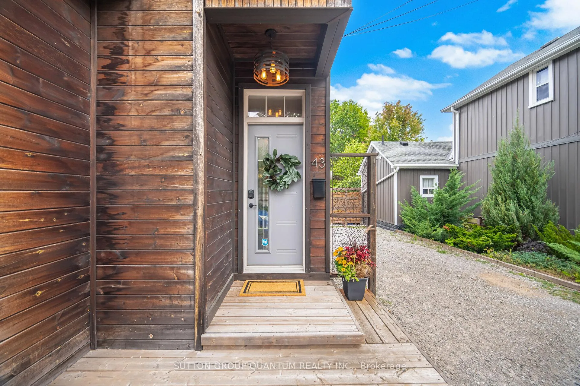Photo 4 of 43 Woodbine Crescent E, Hamilton, Strathcona — HOMEH