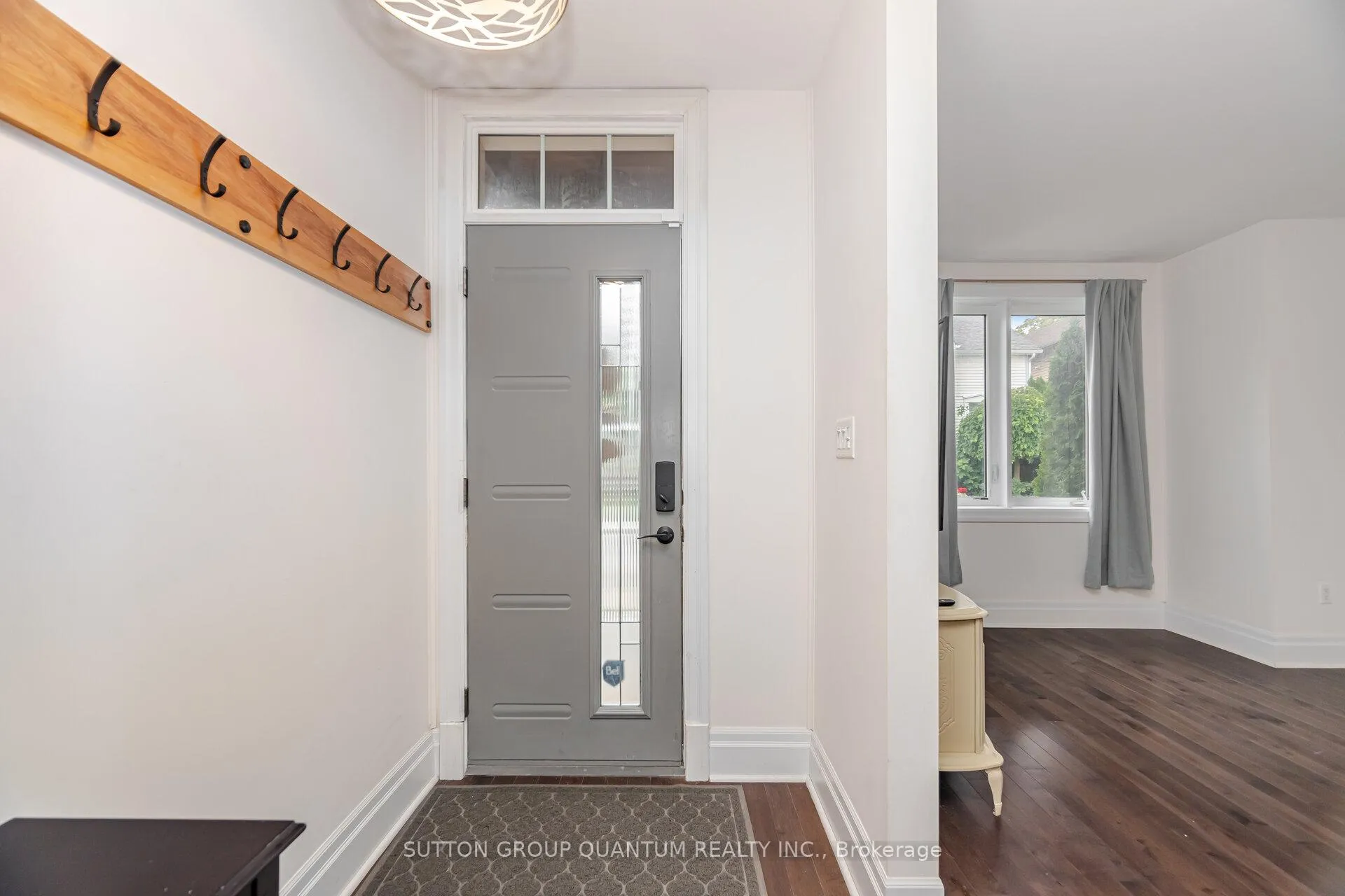 Photo 5 of 43 Woodbine Crescent E, Hamilton, Strathcona — HOMEH