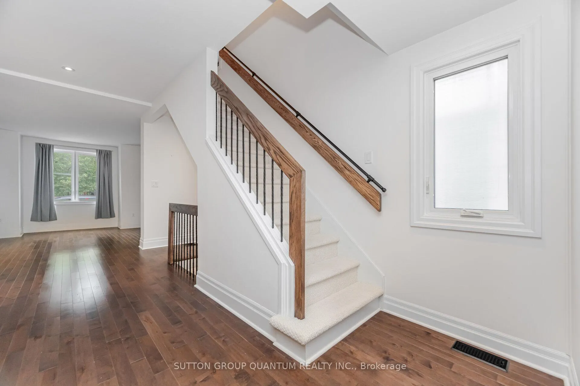 Photo 18 of 43 Woodbine Crescent E, Hamilton, Strathcona — HOMEH