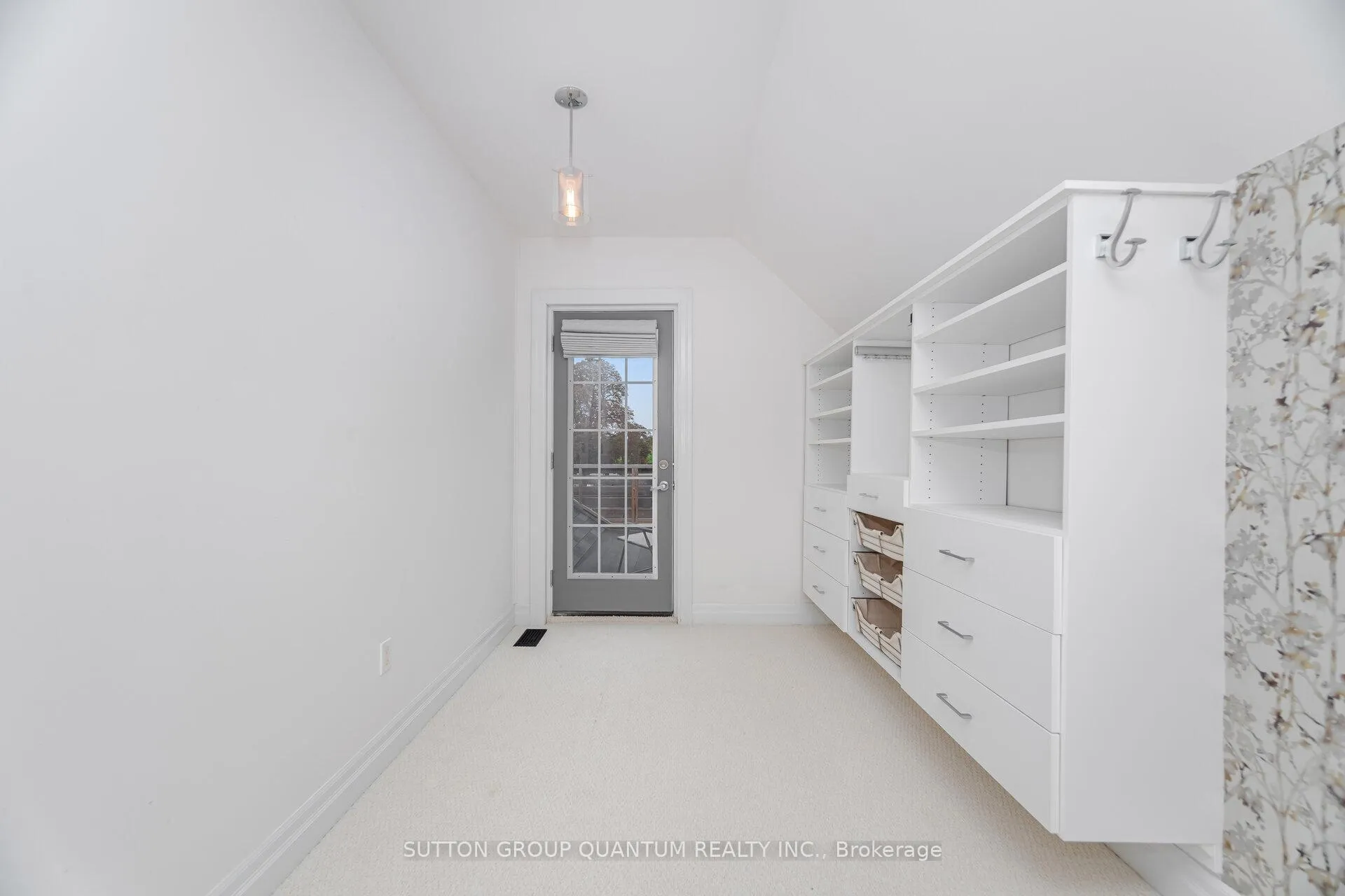 Photo 22 of 43 Woodbine Crescent E, Hamilton, Strathcona — HOMEH