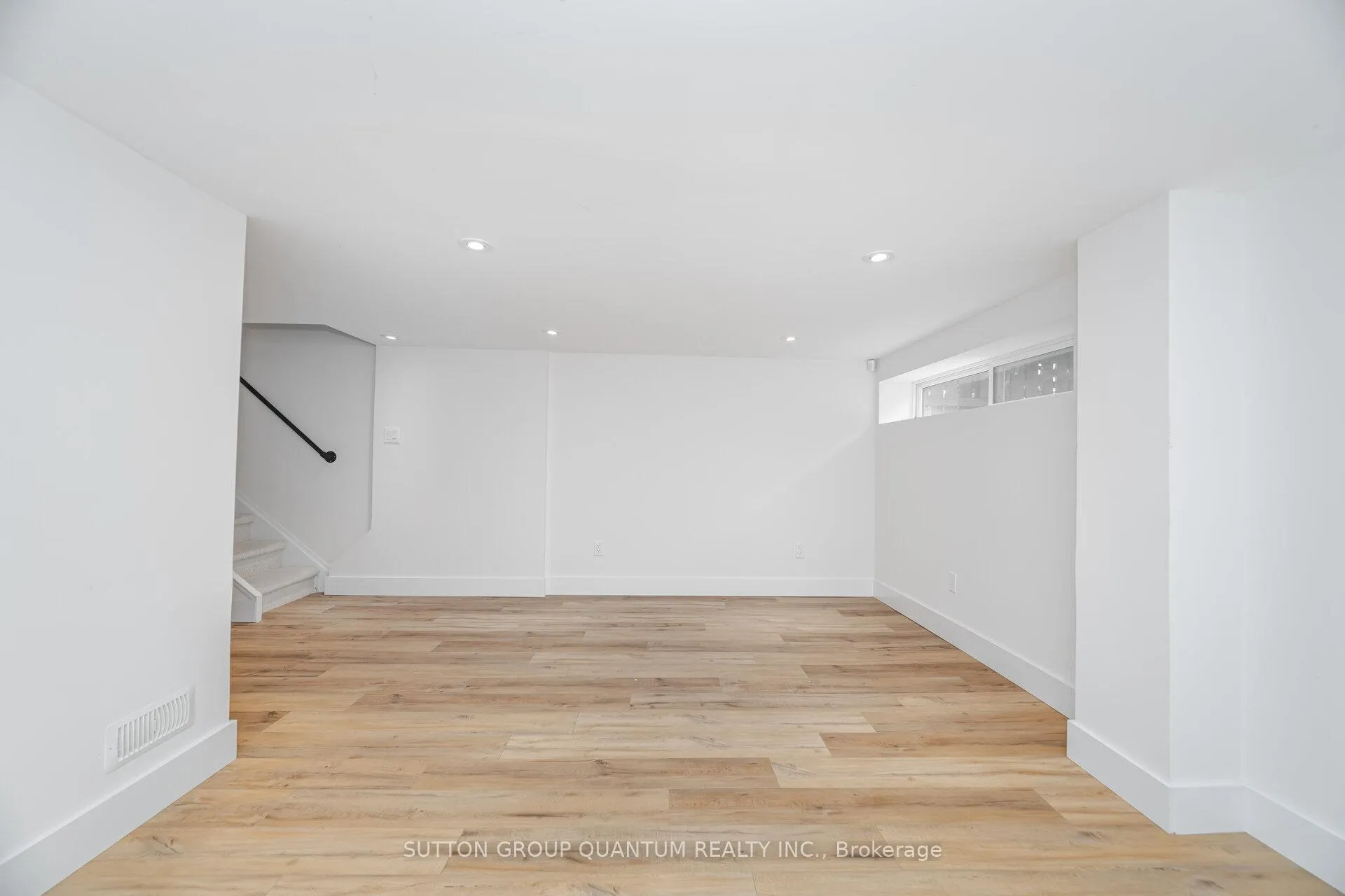 Photo 33 of 43 Woodbine Crescent E, Hamilton, Strathcona — HOMEH