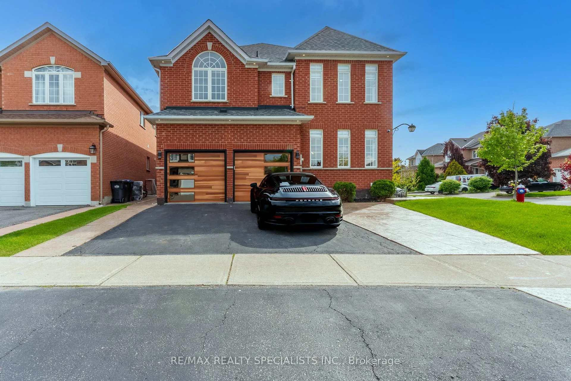 Photo 2 of 35 Ewart Street, Caledon, Bolton North — HOMEH