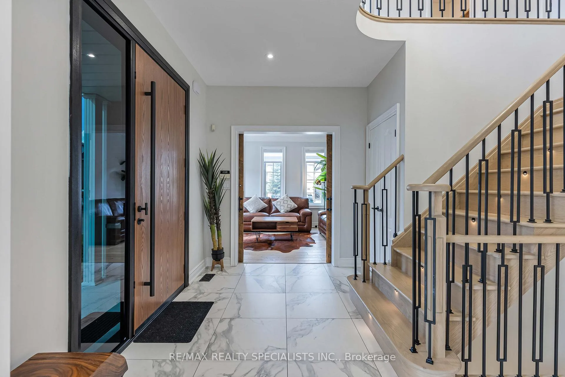 Photo 4 of 35 Ewart Street, Caledon, Bolton North — HOMEH