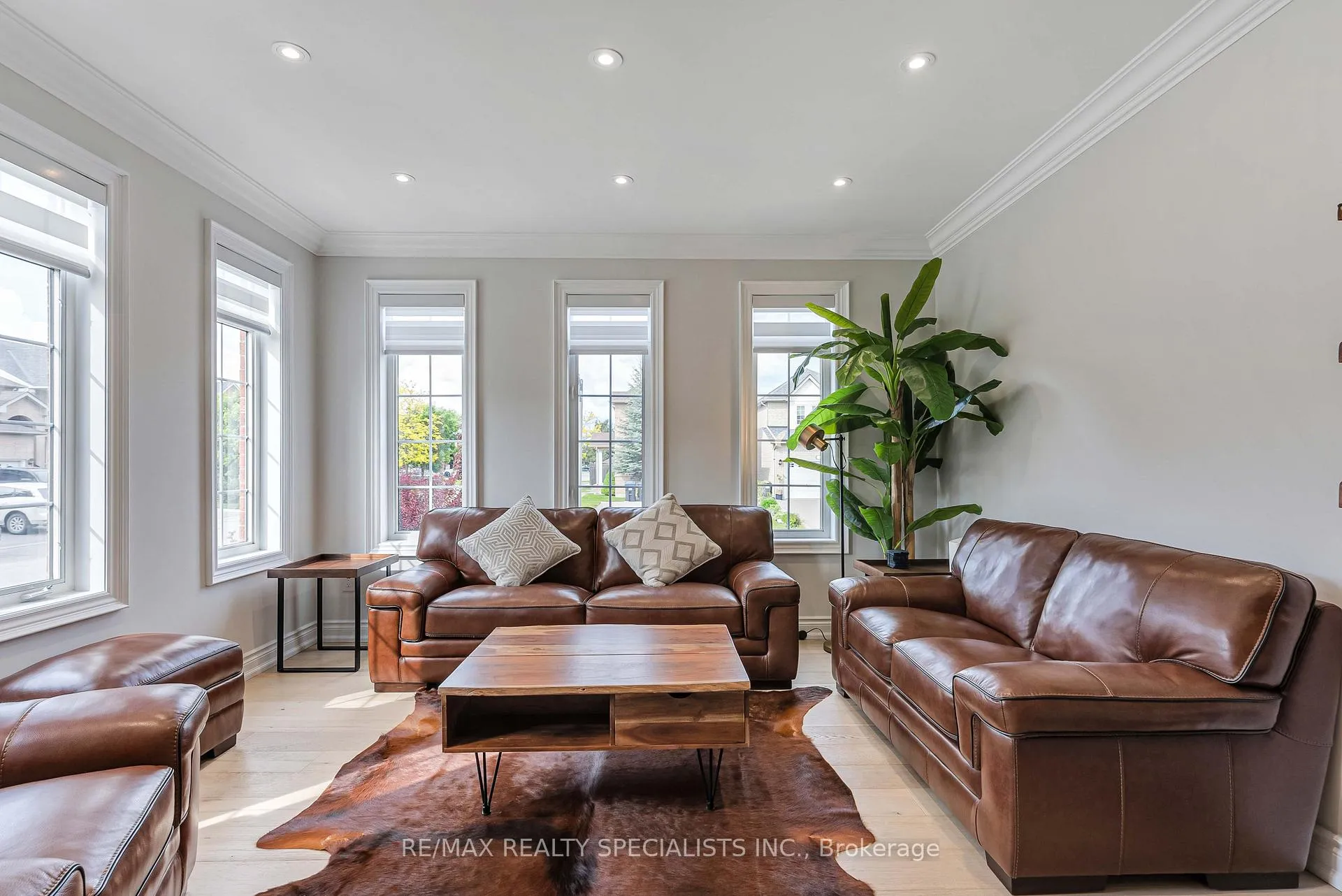 Photo 5 of 35 Ewart Street, Caledon, Bolton North — HOMEH