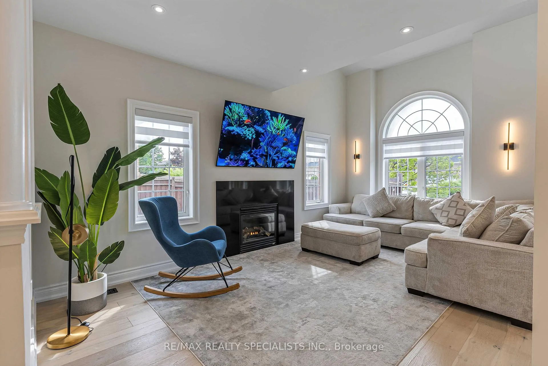 Photo 10 of 35 Ewart Street, Caledon, Bolton North — HOMEH