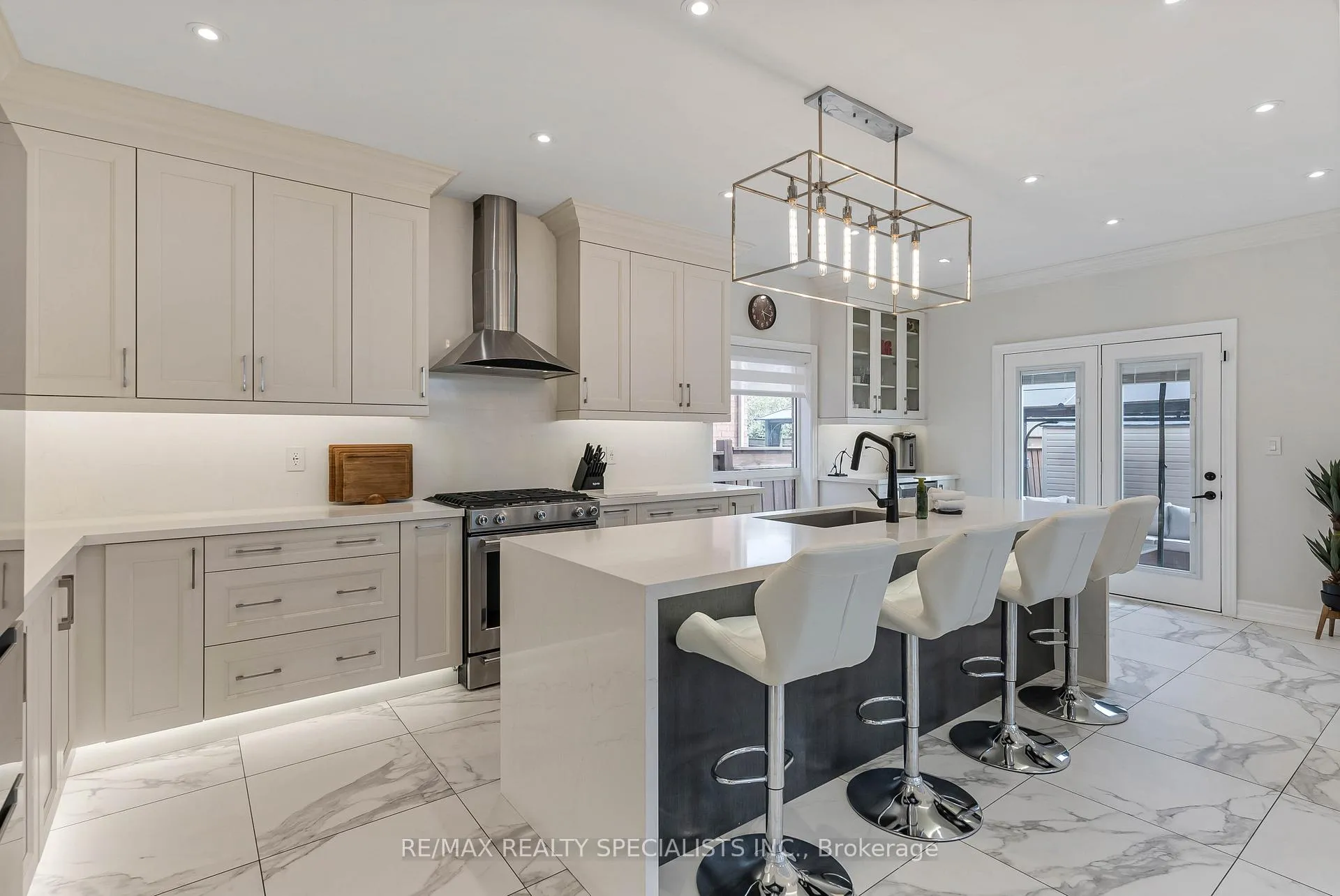 Photo 12 of 35 Ewart Street, Caledon, Bolton North — HOMEH