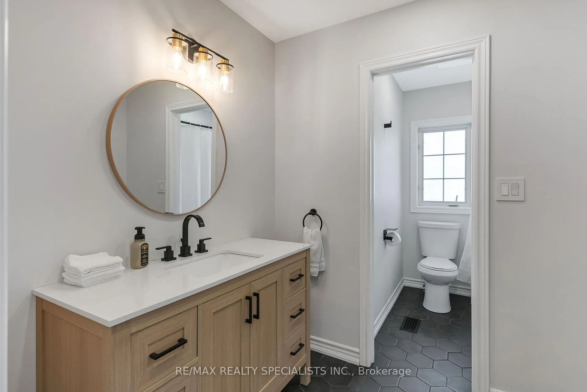 Photo 21 of 35 Ewart Street, Caledon, Bolton North — HOMEH