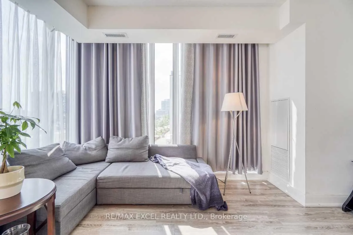 Front of Unit 202A, 9608 Yonge Street