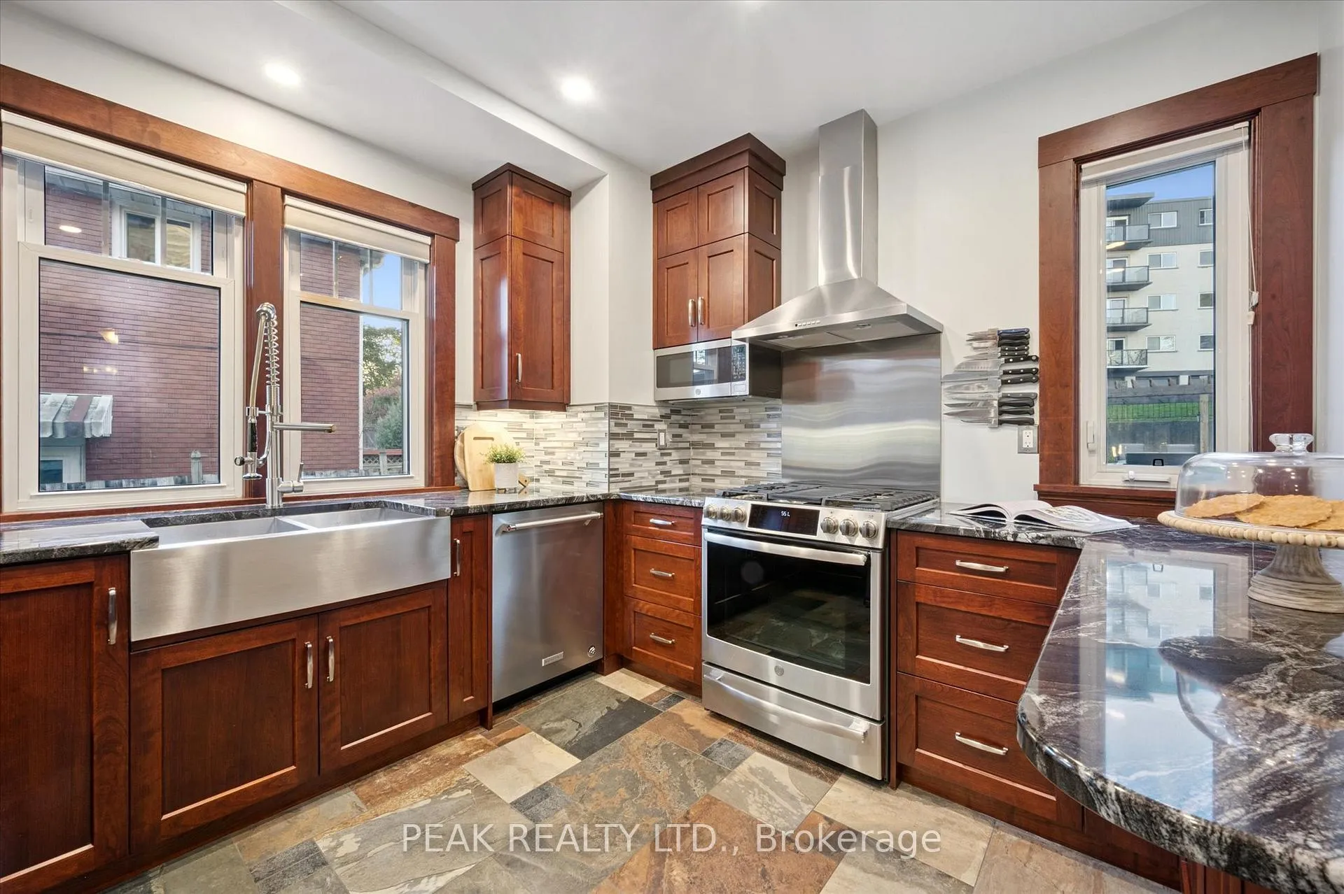 Photo 10 of 482 Wellington Street N, Kitchener — HOMEH