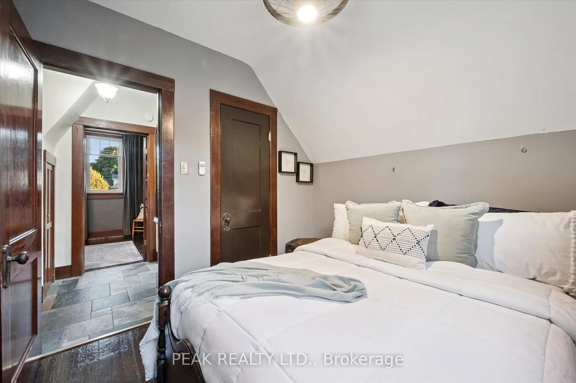 Photo 18 of 482 Wellington Street N, Kitchener — HOMEH