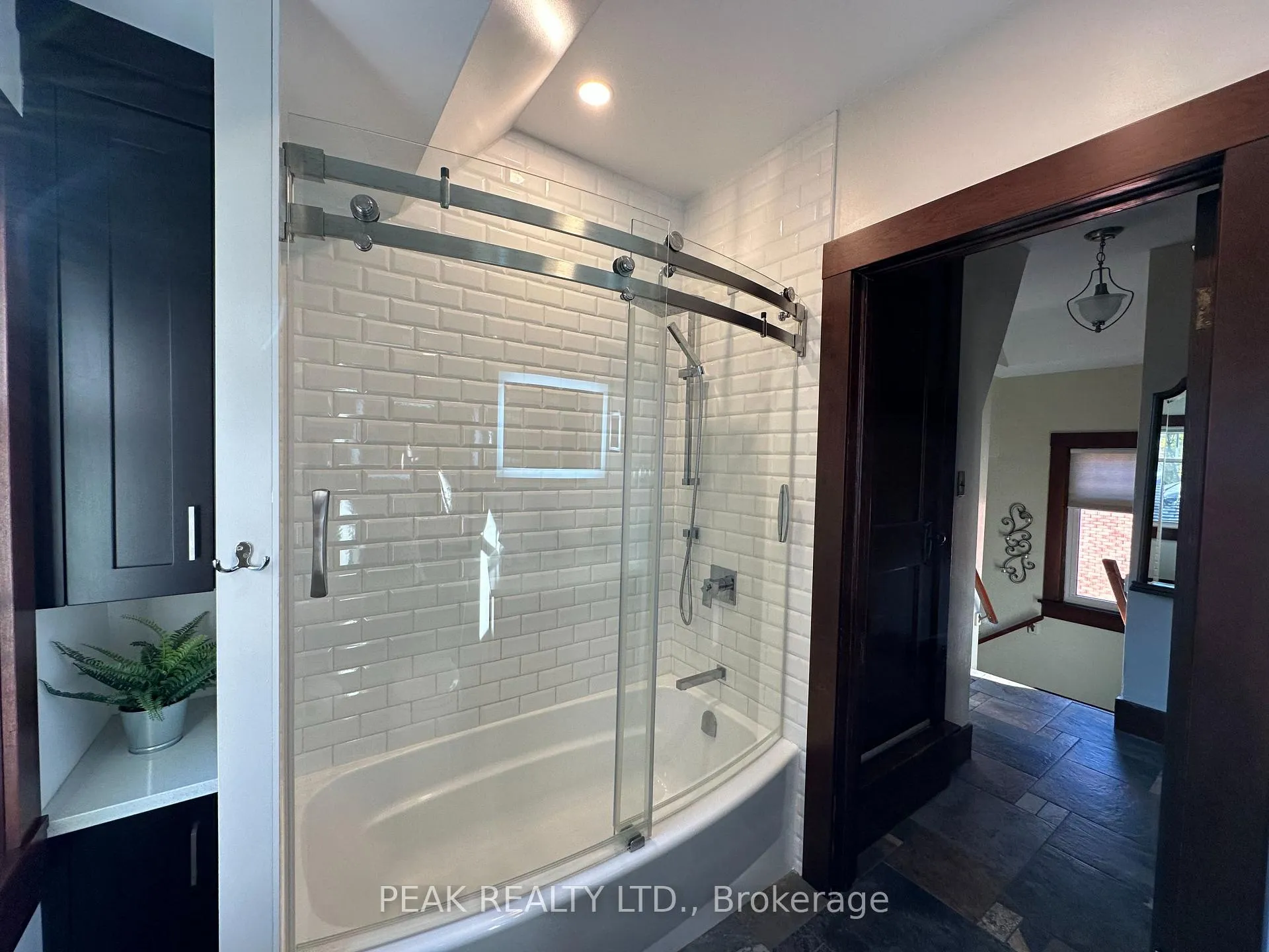 Photo 23 of 482 Wellington Street N, Kitchener — HOMEH