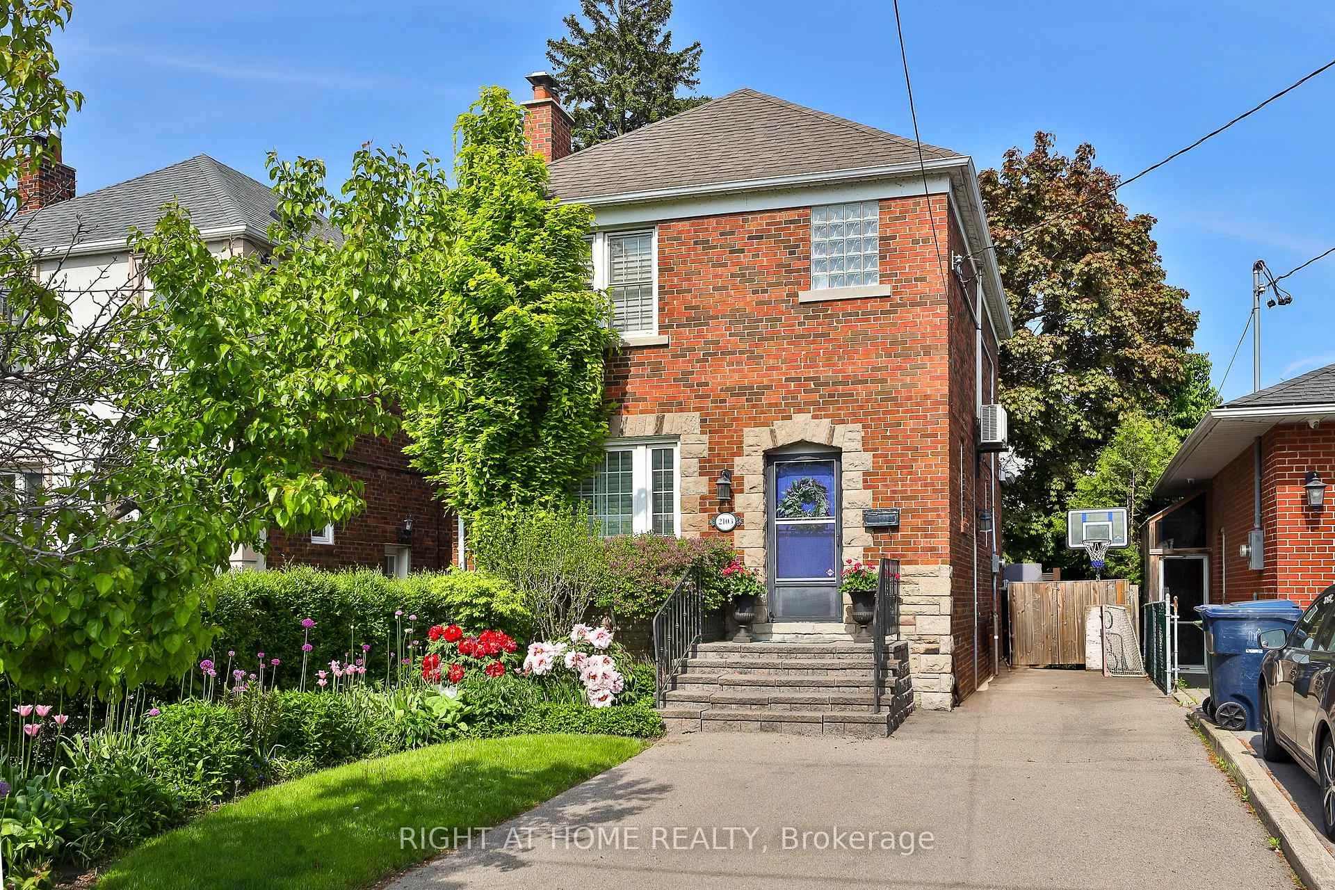 Front of 2103 Avenue Road