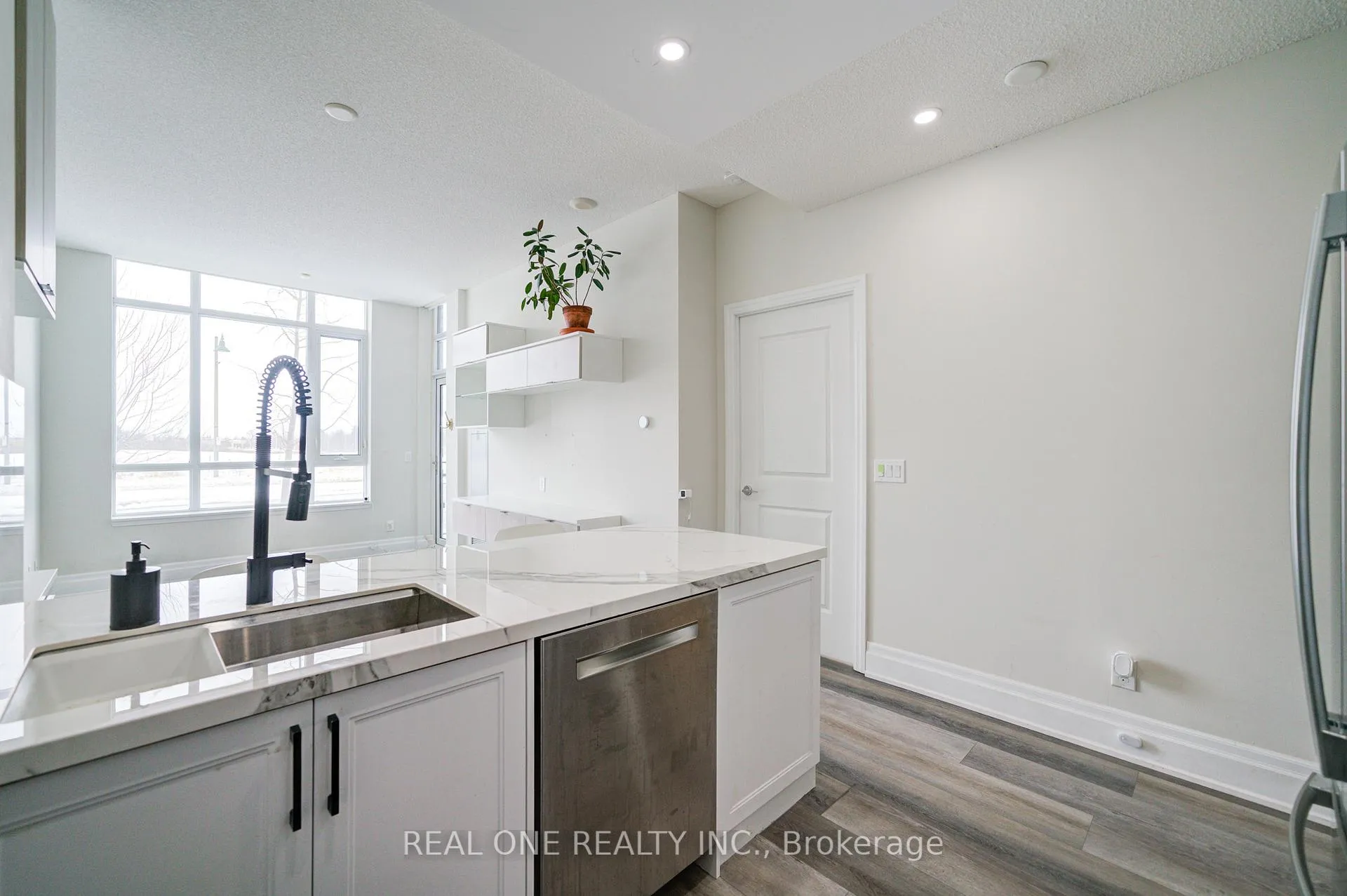 Photo 8 of Unit 107, 111 Upper Duke Crescent, Markham, Unionville — HOMEH