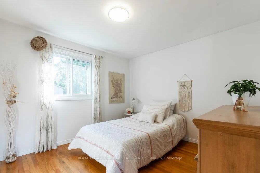Photo 21 of 19 Fieldgate Street, Hamilton, Dundas — HOMEH