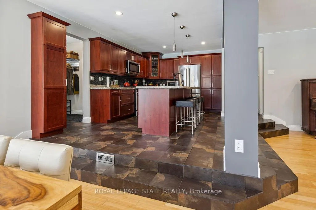 Photo 8 of 574 Tomahawk Crescent, Hamilton, Ancaster — HOMEH