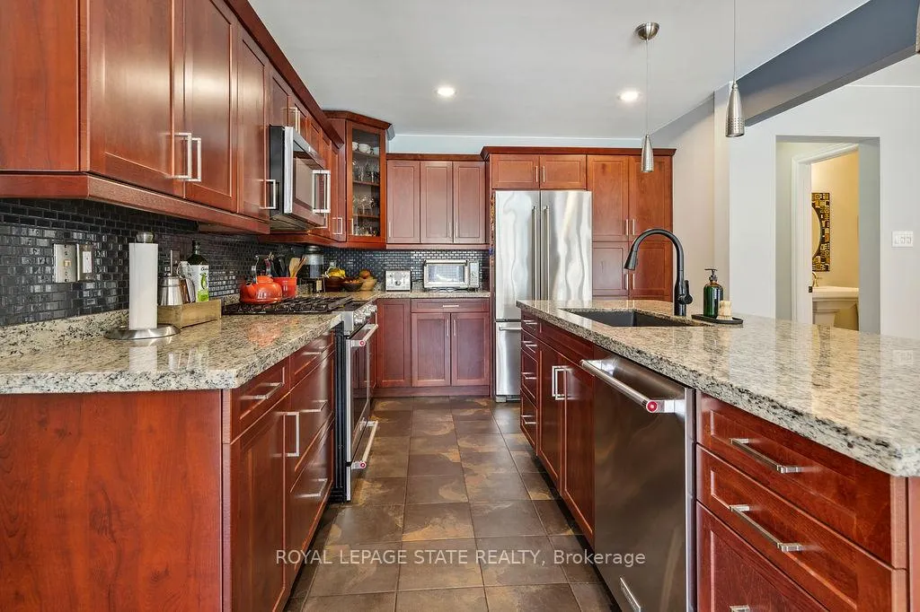 Photo 9 of 574 Tomahawk Crescent, Hamilton, Ancaster — HOMEH