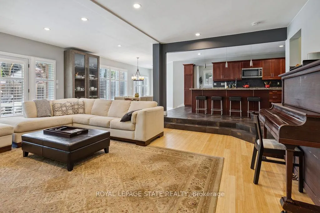 Photo 12 of 574 Tomahawk Crescent, Hamilton, Ancaster — HOMEH