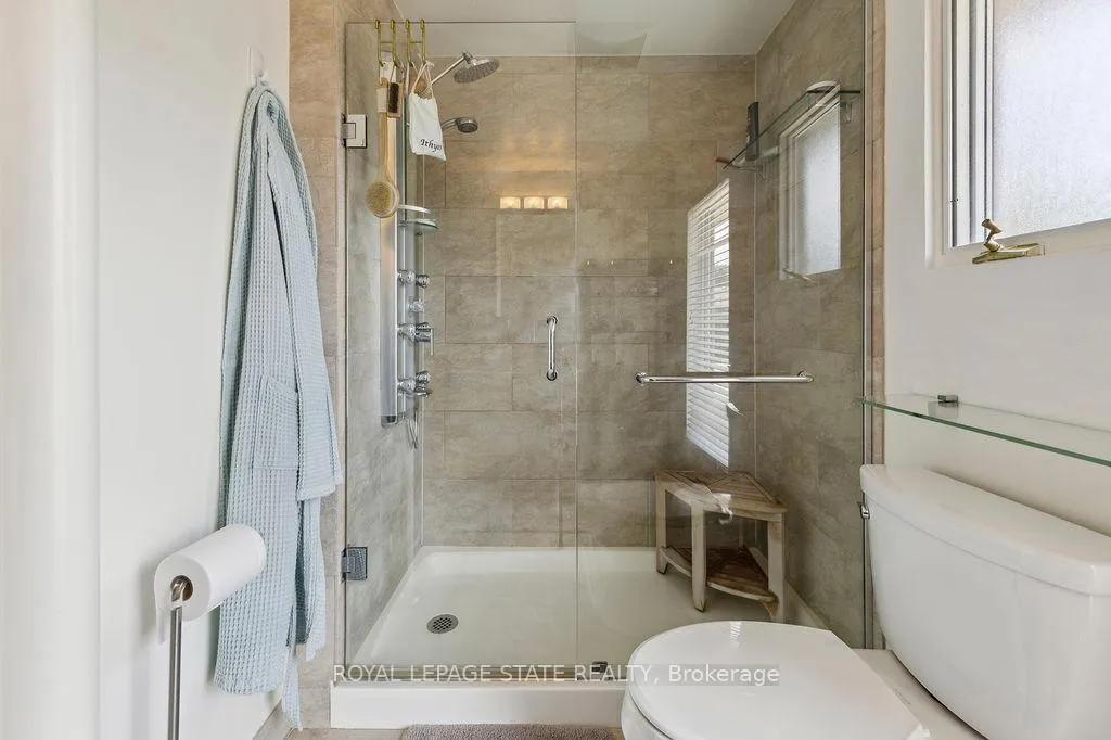 Photo 21 of 574 Tomahawk Crescent, Hamilton, Ancaster — HOMEH