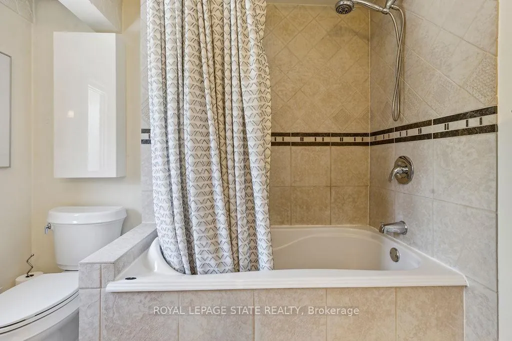 Photo 22 of 574 Tomahawk Crescent, Hamilton, Ancaster — HOMEH