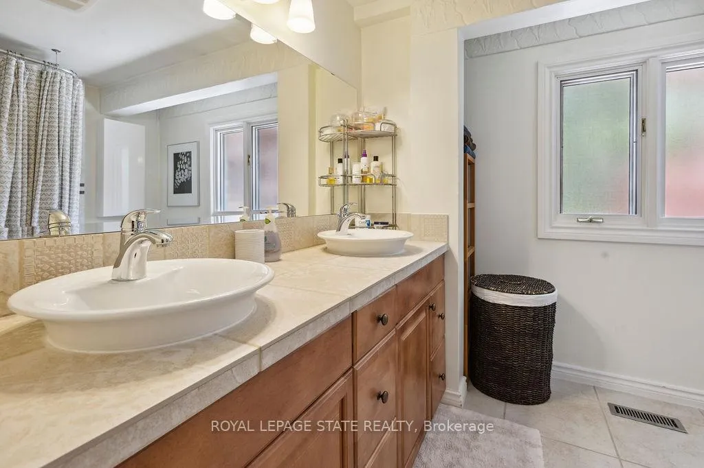 Photo 27 of 574 Tomahawk Crescent, Hamilton, Ancaster — HOMEH