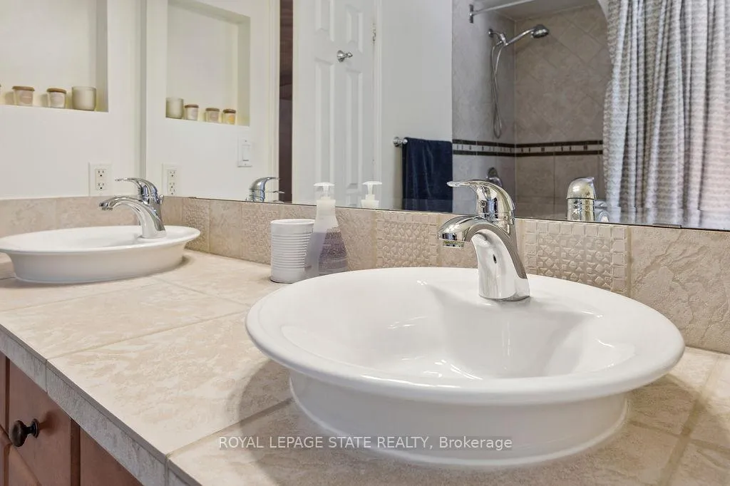 Photo 29 of 574 Tomahawk Crescent, Hamilton, Ancaster — HOMEH