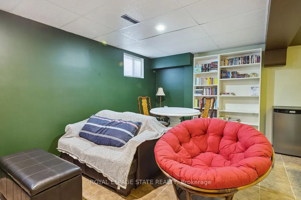 Photo 31 of 574 Tomahawk Crescent, Hamilton, Ancaster — HOMEH