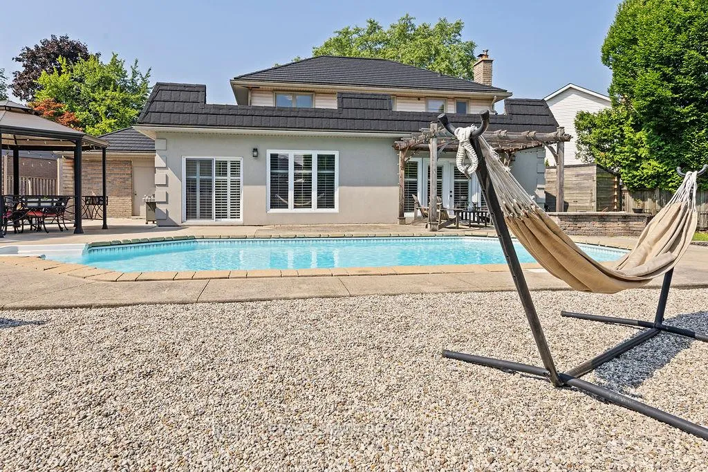 Photo 32 of 574 Tomahawk Crescent, Hamilton, Ancaster — HOMEH