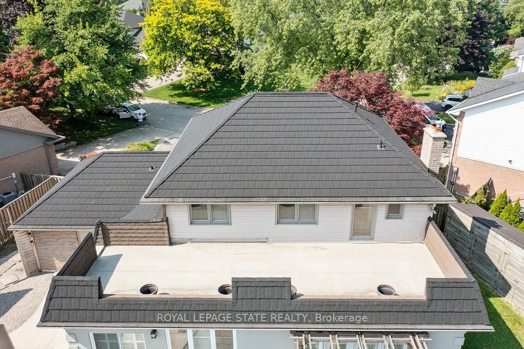 Photo 35 of 574 Tomahawk Crescent, Hamilton, Ancaster — HOMEH