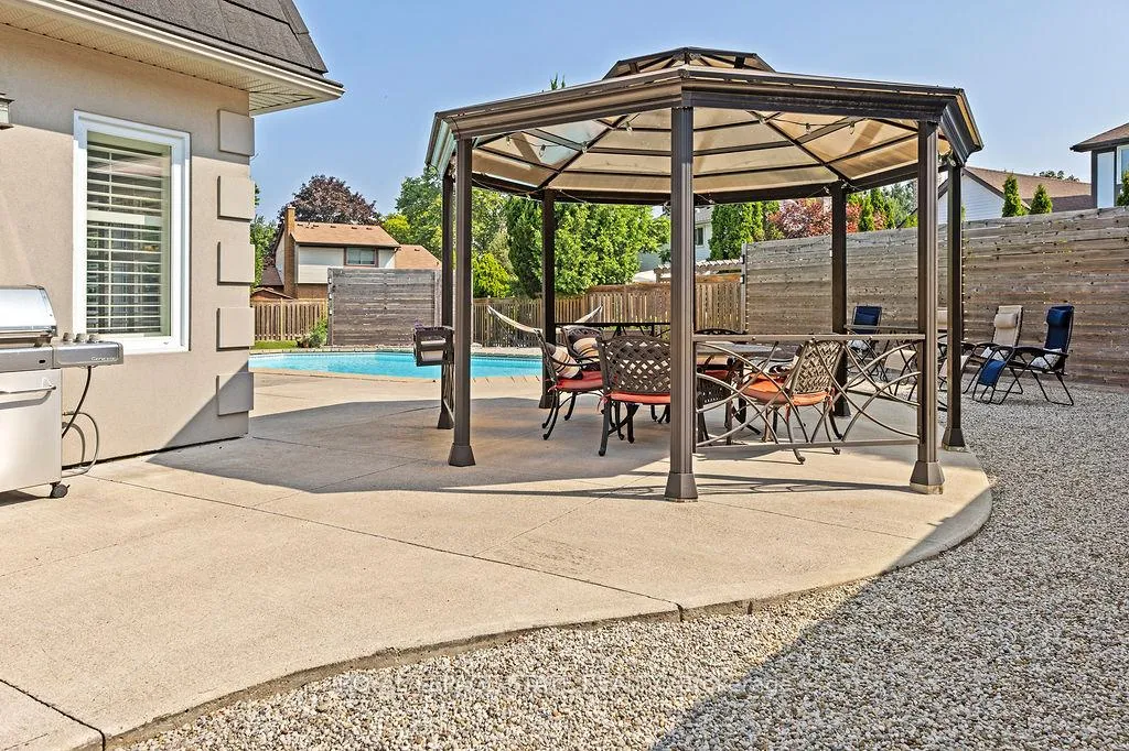 Photo 37 of 574 Tomahawk Crescent, Hamilton, Ancaster — HOMEH