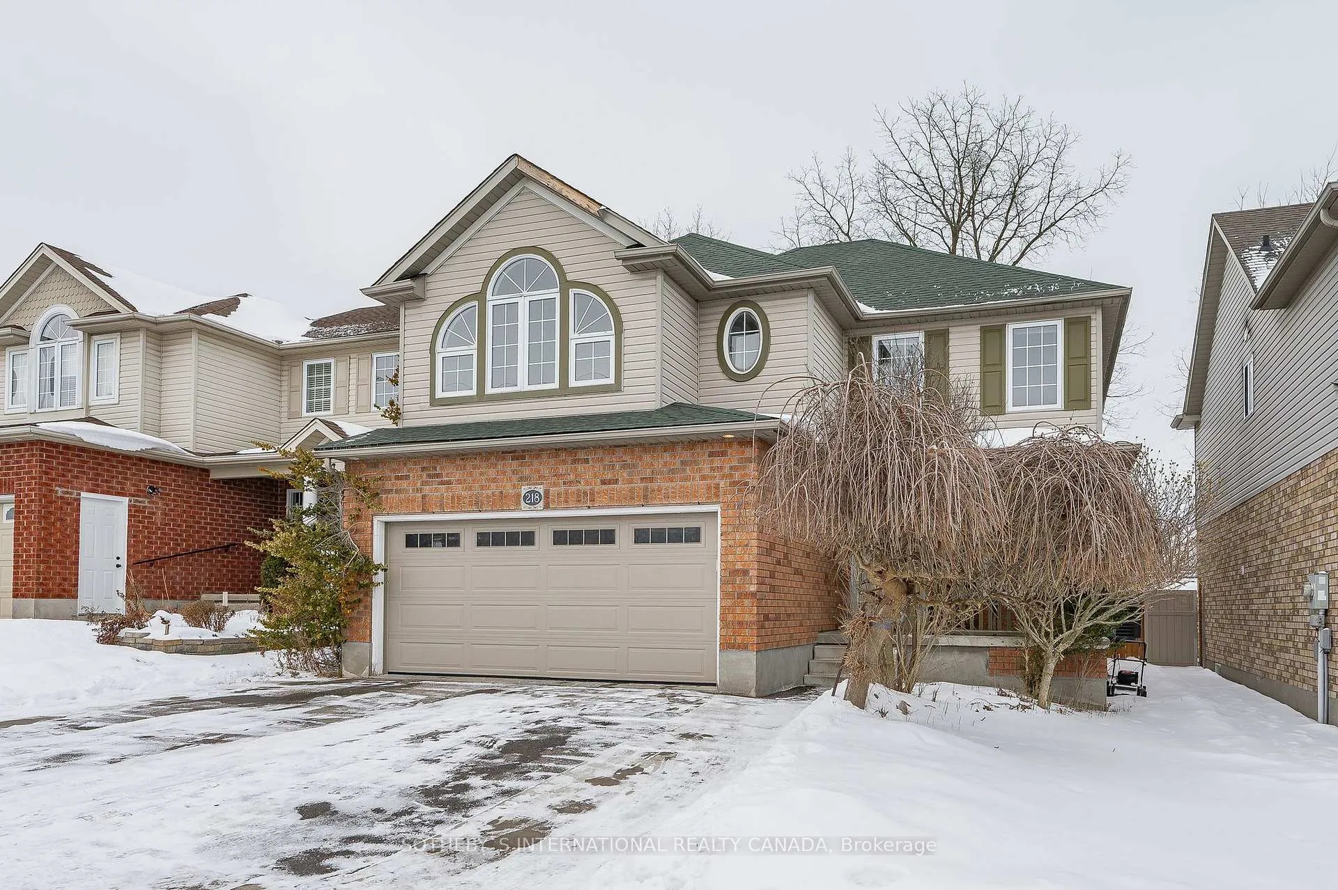 Photo 2 of 218 Doon Mills Drive, Kitchener — HOMEH