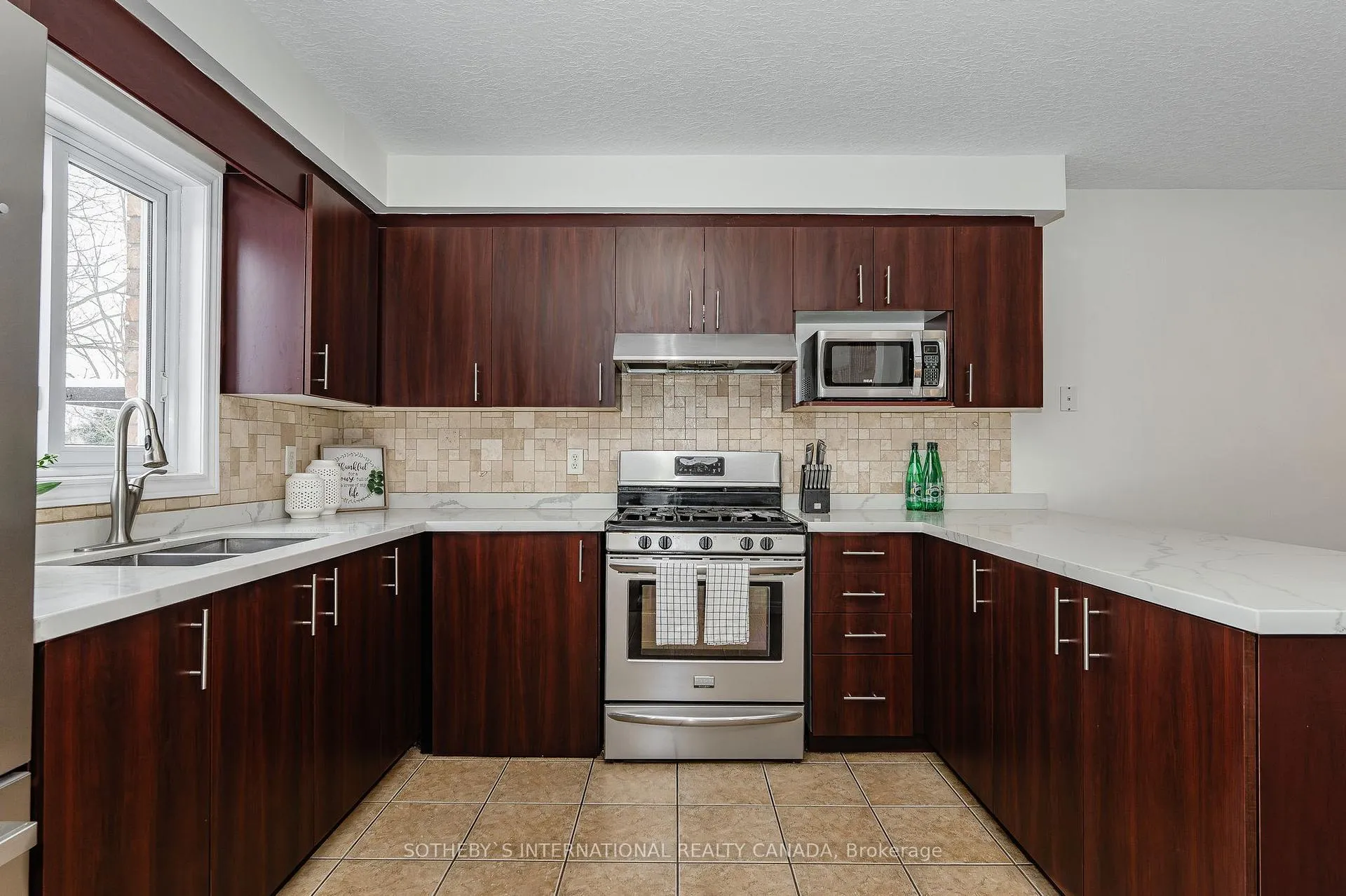 Photo 15 of 218 Doon Mills Drive, Kitchener — HOMEH