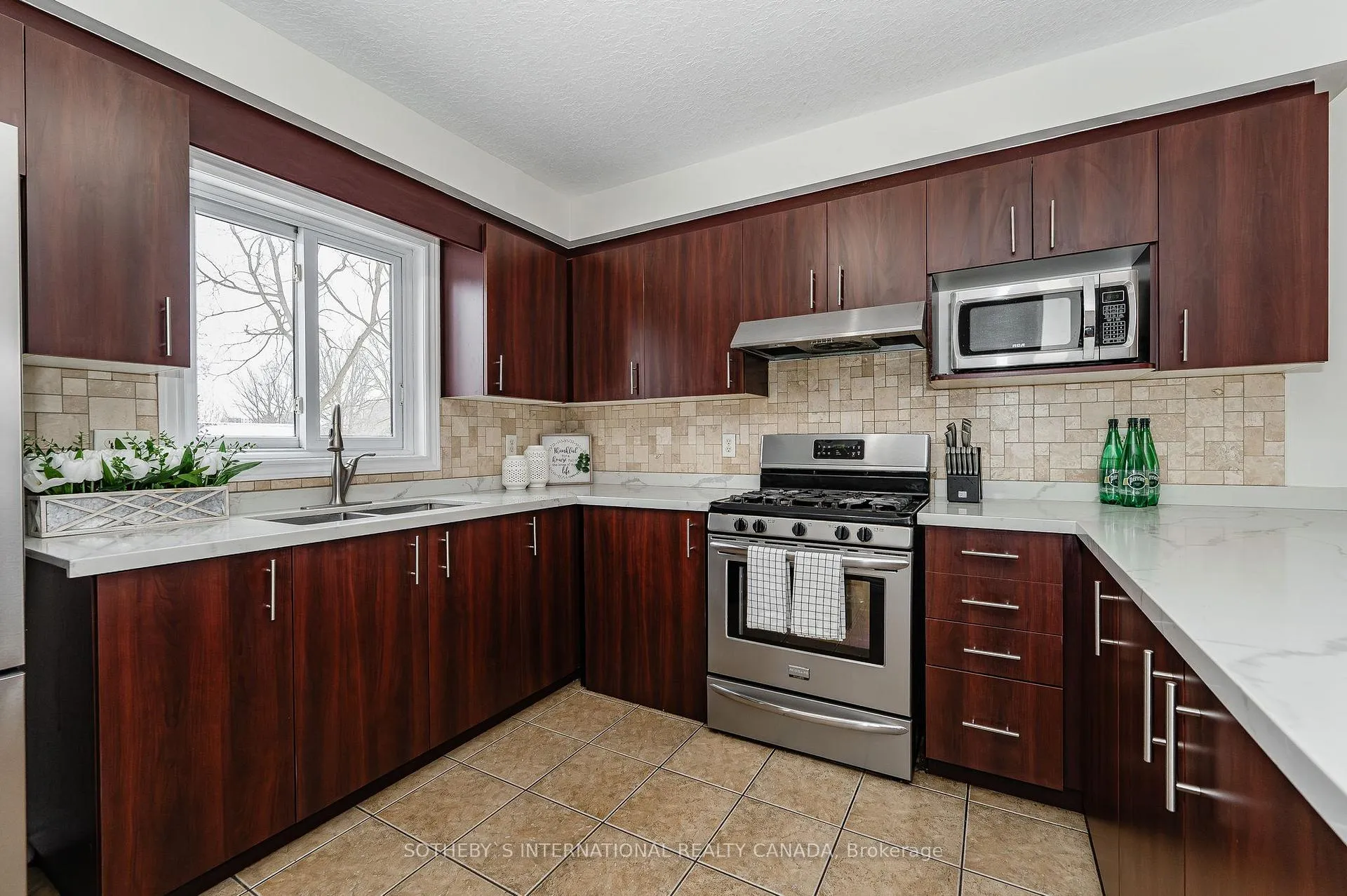 Photo 16 of 218 Doon Mills Drive, Kitchener — HOMEH