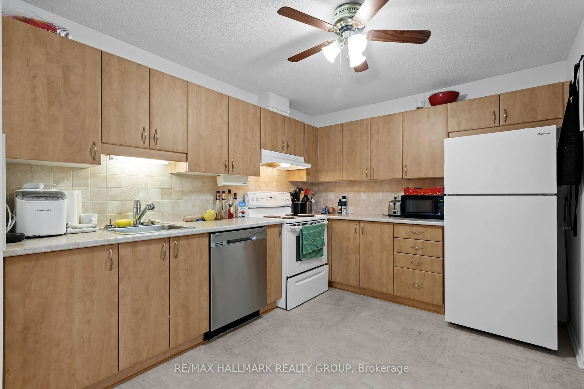 Photo 10 of Unit 616, 1485 Baseline Road, Ottawa, Copeland Park — HOMEH