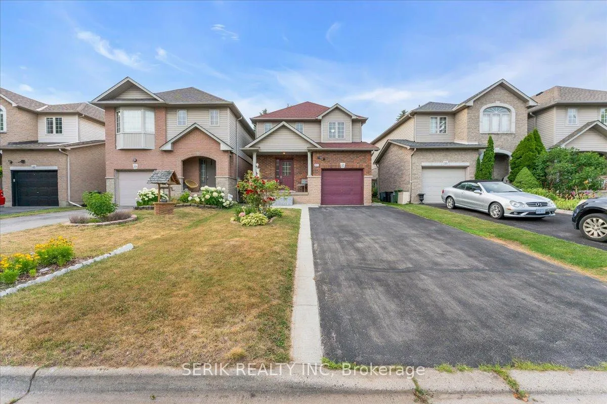 Photo 4 of 37 Kendrick Court, Hamilton, Ancaster — HOMEH