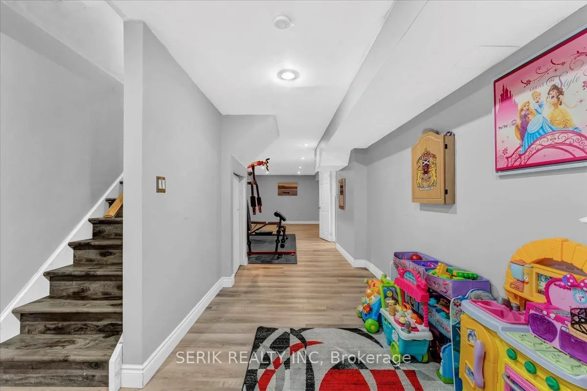 Photo 32 of 37 Kendrick Court, Hamilton, Ancaster — HOMEH
