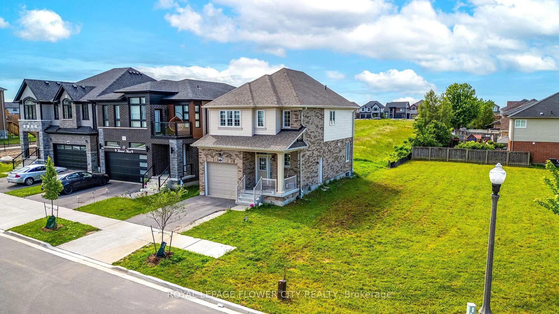 Photo 4 of 52 Monarch woods Drive W, Kitchener, Pioneer Park/Doon/Wyldwoods — HOMEH