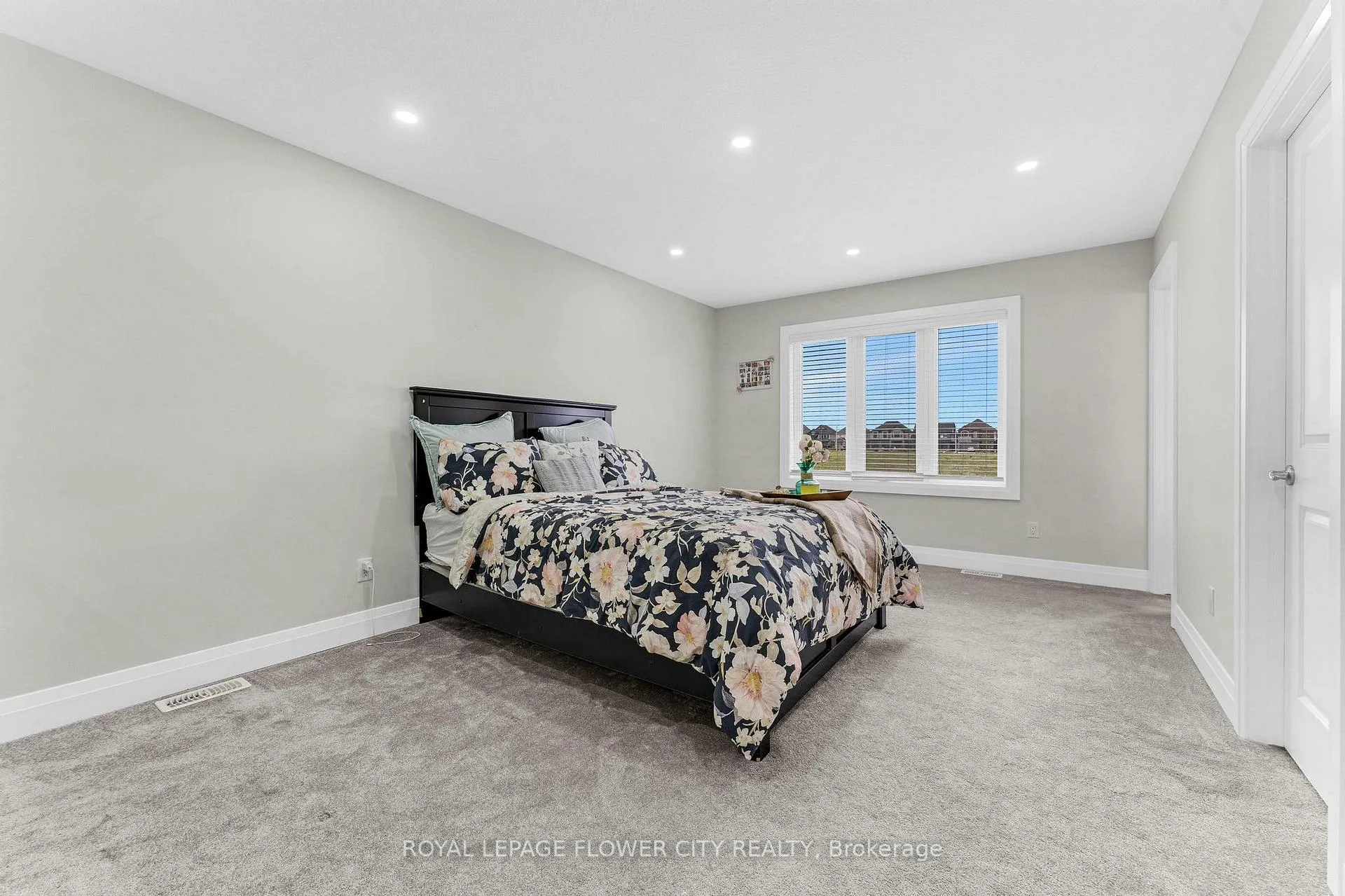 Photo 18 of 52 Monarch woods Drive W, Kitchener, Pioneer Park/Doon/Wyldwoods — HOMEH