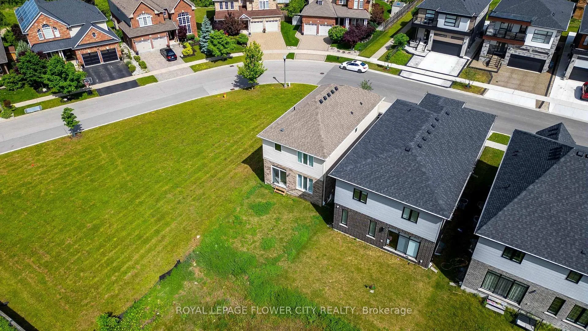 Photo 31 of 52 Monarch woods Drive W, Kitchener, Pioneer Park/Doon/Wyldwoods — HOMEH